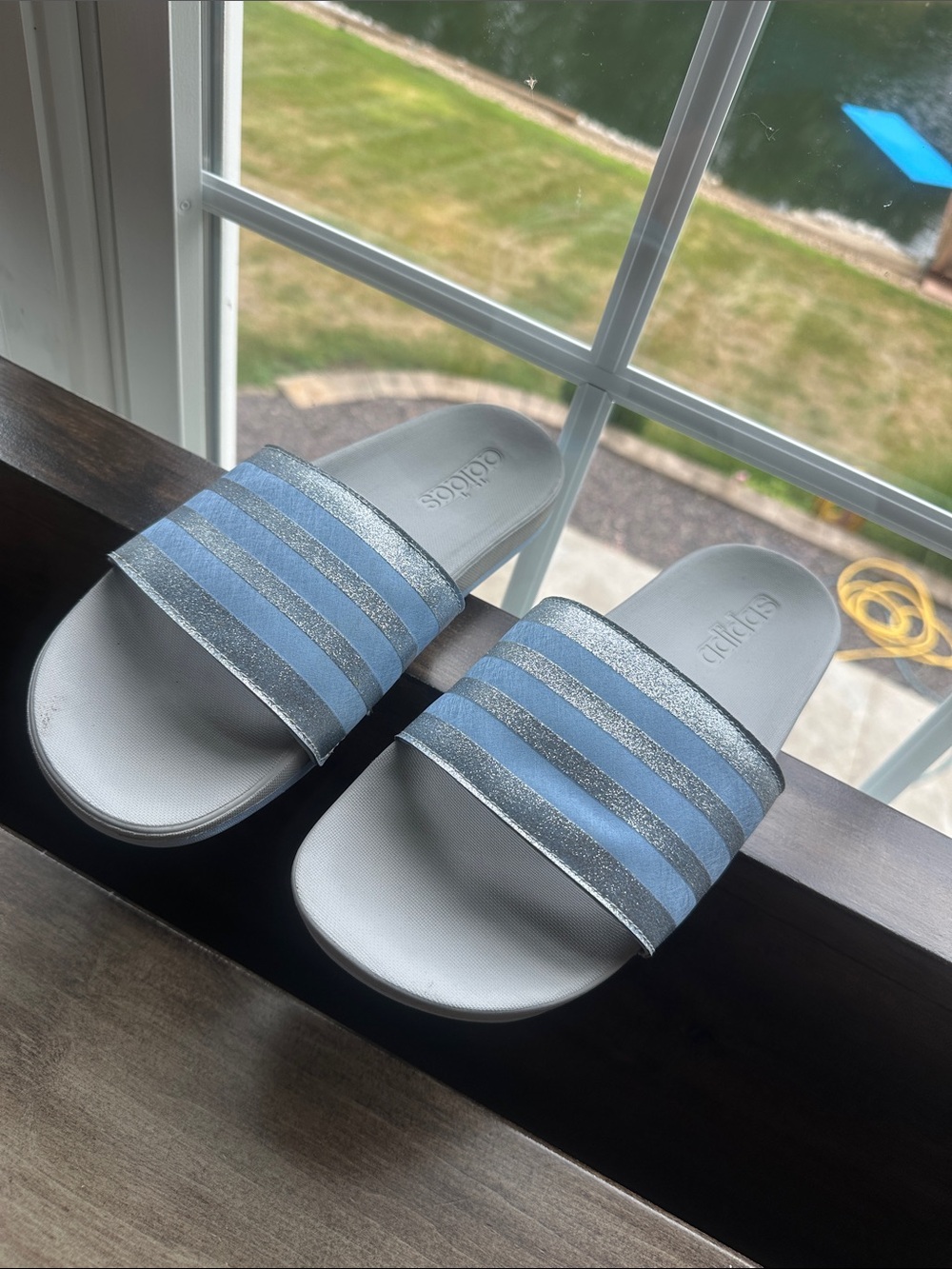 adidas White and Light Blue Glitter Three-Stripe Slide Sandals - 6